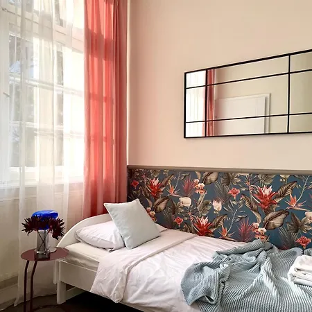 Expo Sniadeckich Aparthotel 3*